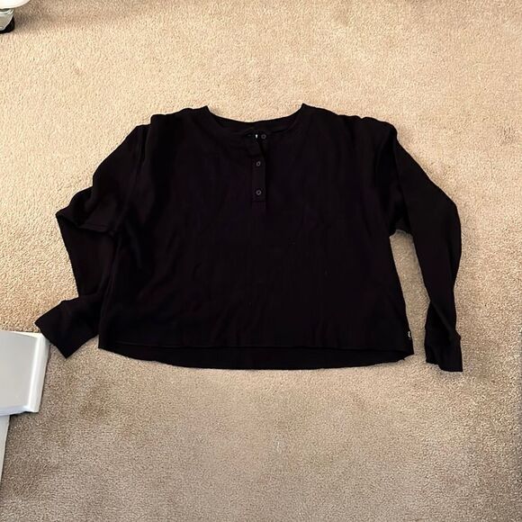 Aritzia Large Black Thermal  - Picture 1 of 4